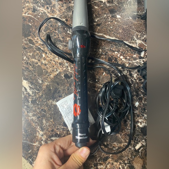 Babyliss Pro Nano Titanium Styled With A Kiss 1 1/4" Conicurl Curling Wand - Picture 2 of 6